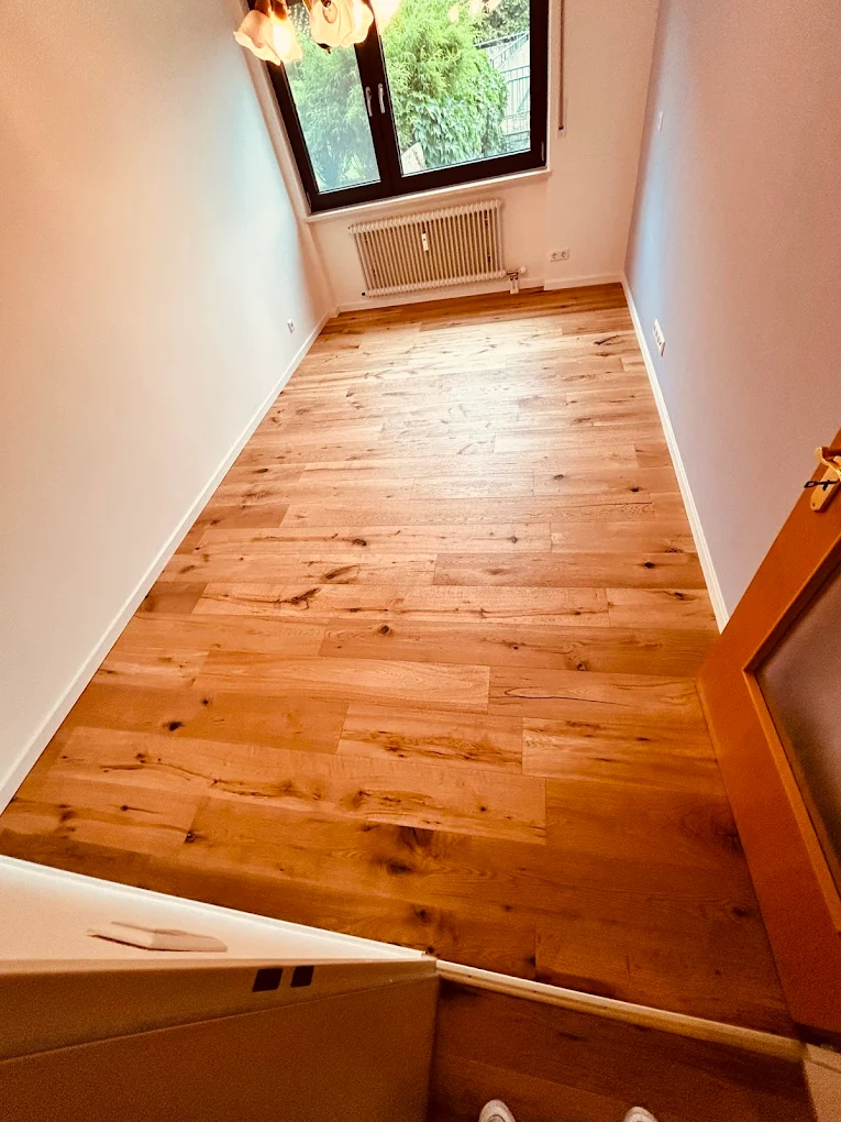 Frisch verlegter Eichenboden